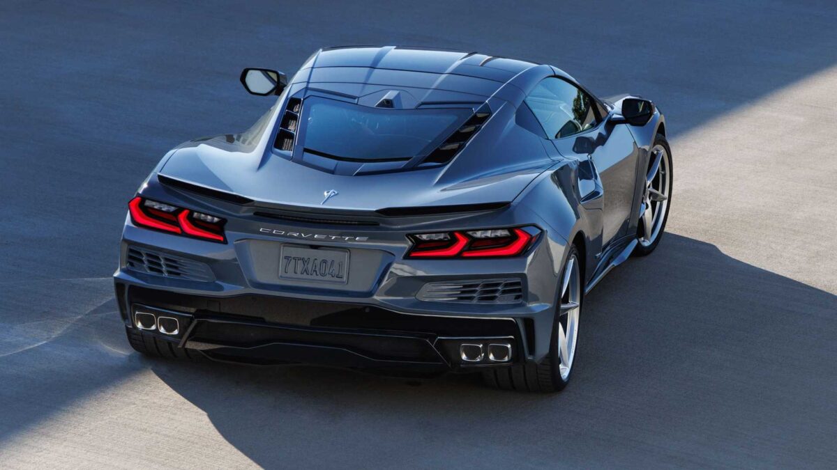 2024 chevrolet corvette e ray 3 شيفروليه تعلق إنتاج كورفيت مرة أخرى لاضطراب سلاسل التوريد