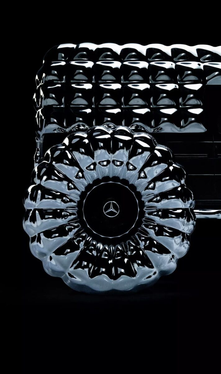 Mercedes Benz And Moncler Teaser 2 مرسيدس تشوق لإصدار فني غير تقليدي لجي كلاس بالتعاون مع شركة أزياء إيطالية