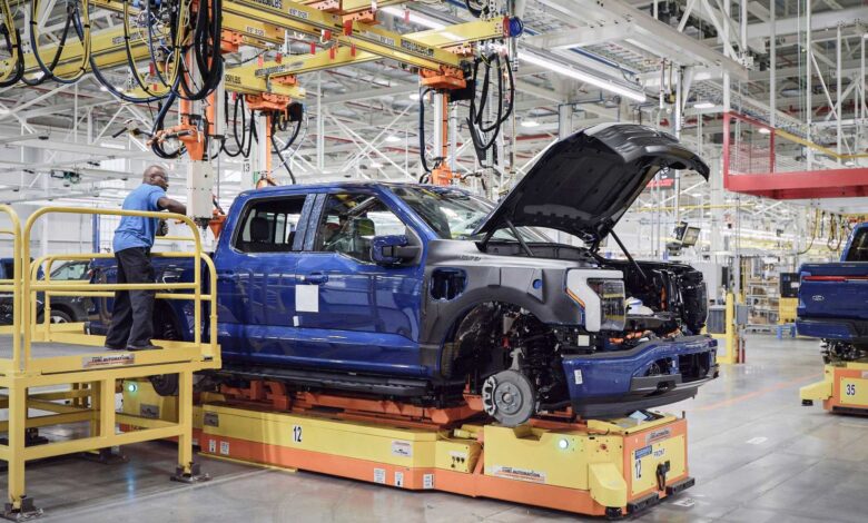 ford f 150 lightning production 3 توقف إنتاج فورد F-150 لايتنينج الكهربائية وتعليق شحناتها للوكالات