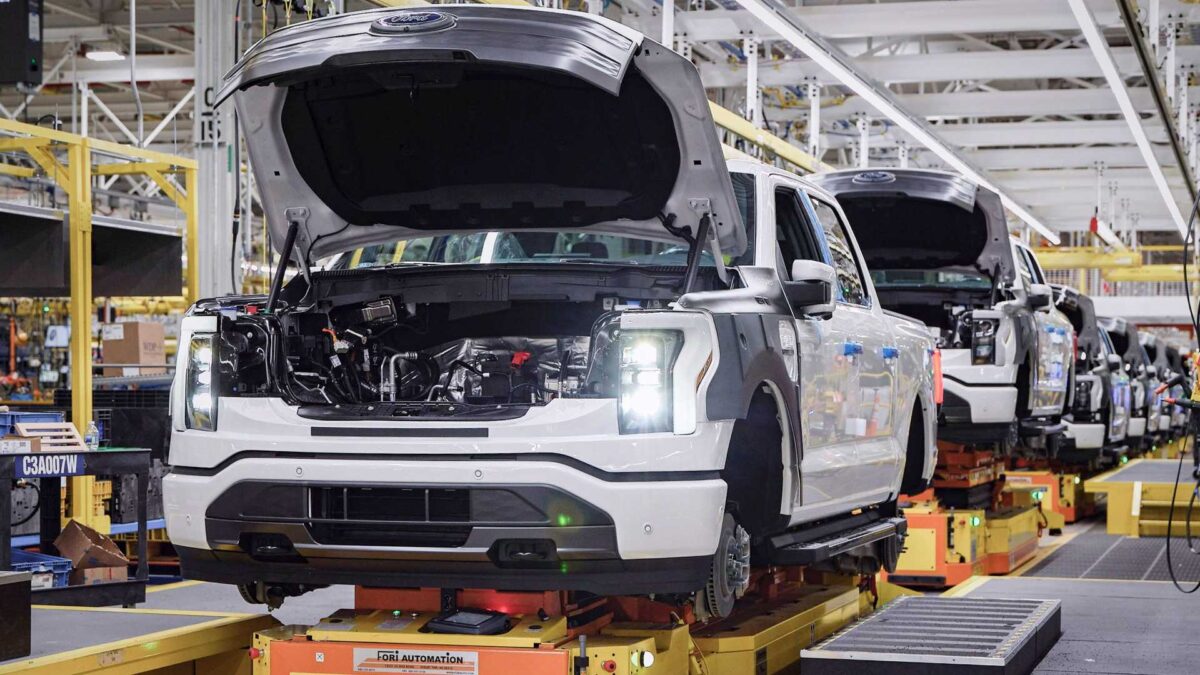 ford f 150 lightning production 7 توقف إنتاج فورد F-150 لايتنينج الكهربائية وتعليق شحناتها للوكالات