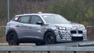 new peugeot 2008 spy shots رصد بيجو 2008 موديل 2024 أثناء اختبارها بتحديثات منتصف العمر للتصميم والتقنيات