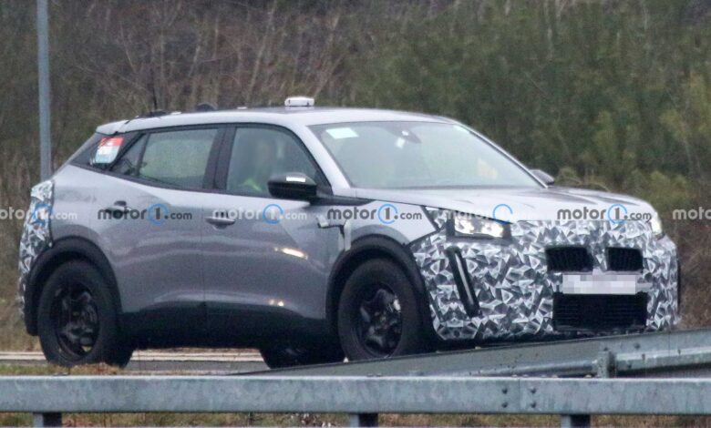 new peugeot 2008 spy shots رصد بيجو 2008 موديل 2024 أثناء اختبارها بتحديثات منتصف العمر للتصميم والتقنيات