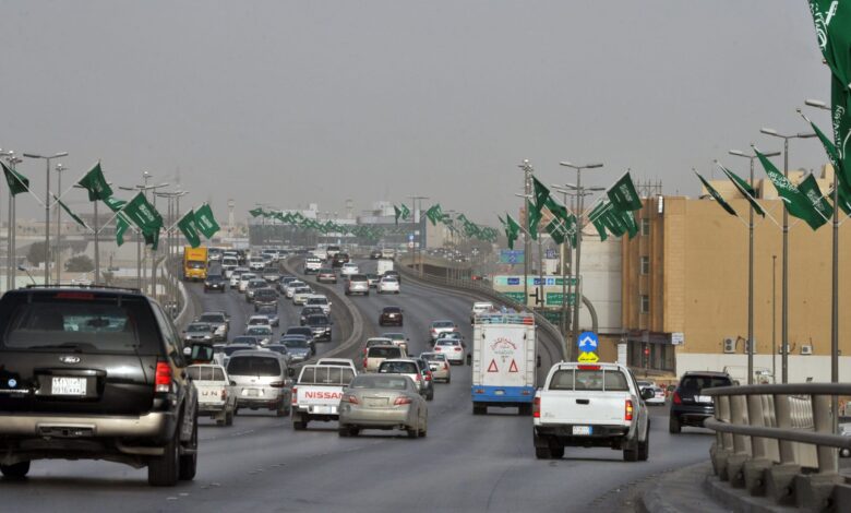 السير أقصى الجانب الأيمن