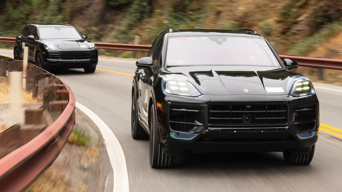 2023 Porsche Cayenne Testing 9s بورشه ستطرح الجيل الكهربائي الجديد كلياً لموديل كايين في 2026