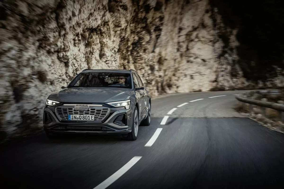 2024 Audi Q8 e tron 32 اودي تطرح Q8 اي ترون الفاخرة الجديدة في الأسواق وتكشف أسعارها