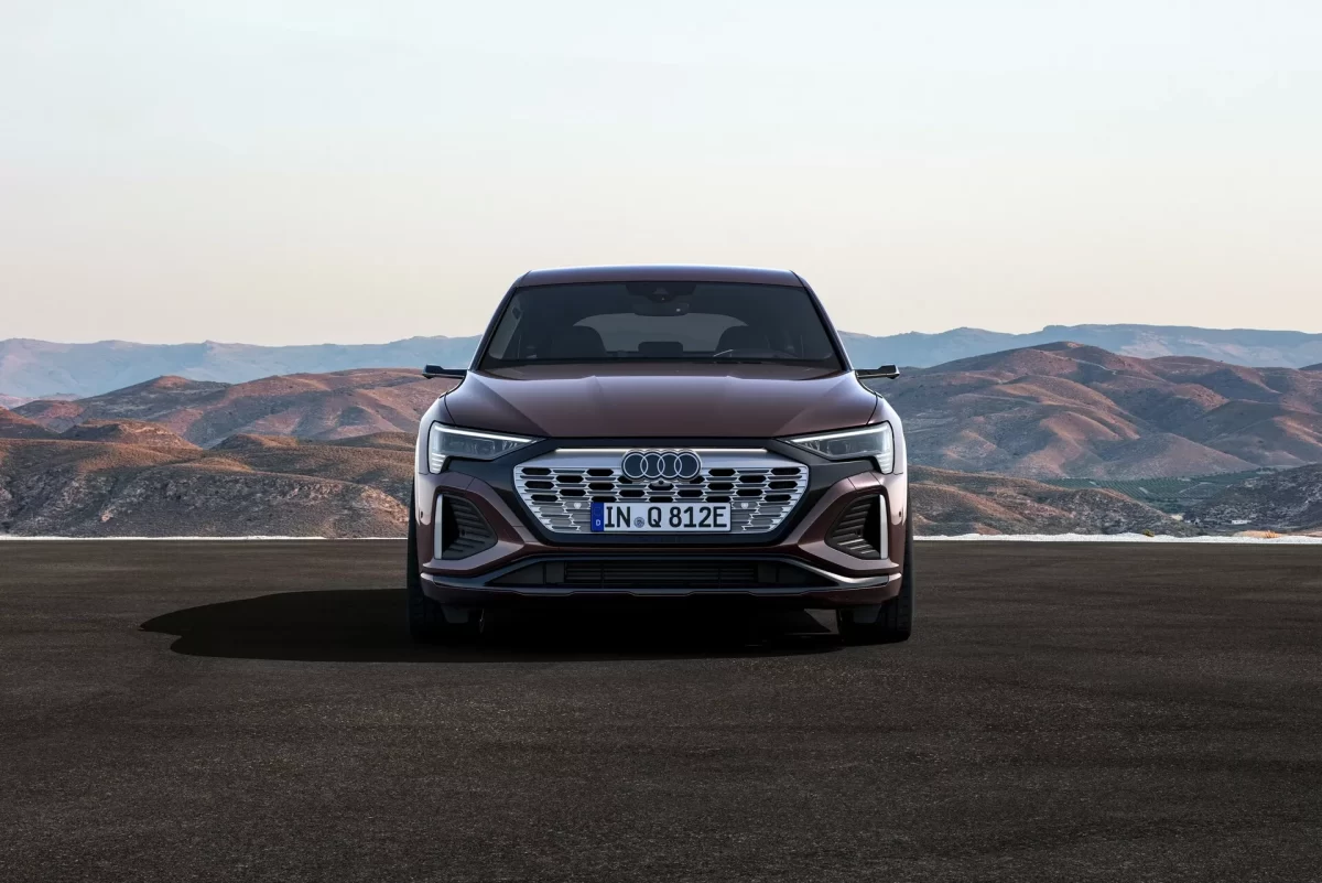 2024 Audi Q8 e tron Sportback 14 اودي تطرح Q8 اي ترون الفاخرة الجديدة في الأسواق وتكشف أسعارها