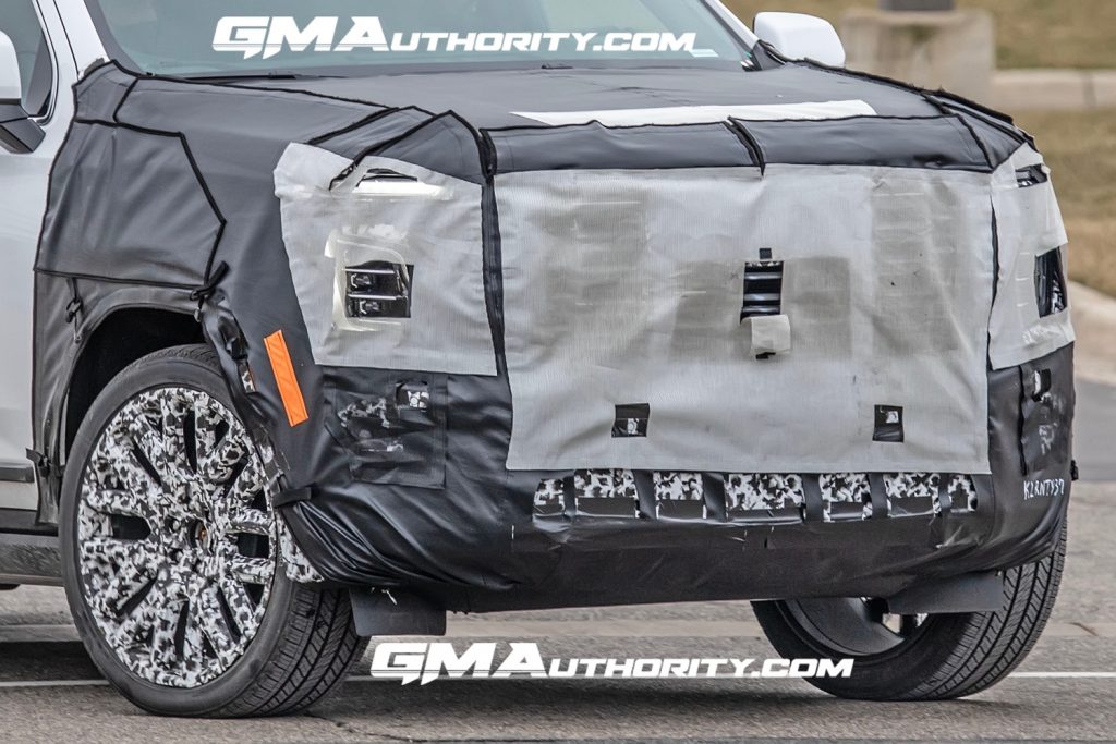 2024 GMC Yukon XL Refresh Prototype Spy Shots 24 Inch Wheels March 2023 Exterior 006 1024x683 1 داخلية وخارجية جي ام سي يوكن 2024 فيس ليفت تظهر أثناء اختبارها