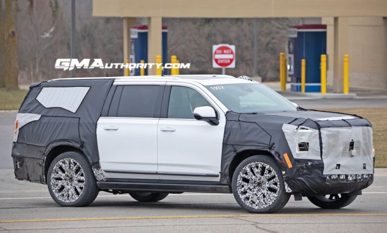 2024 GMC Yukon XL Refresh Prototype Spy Shots 24 Inch Wheels March 2023 Exterior 008 1024x683 1 داخلية وخارجية جي ام سي يوكن 2024 فيس ليفت تظهر أثناء اختبارها