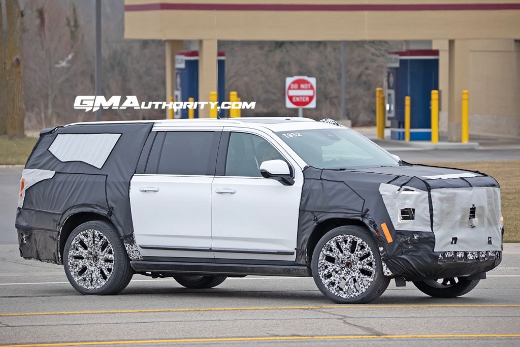 2024 GMC Yukon XL Refresh Prototype Spy Shots 24 Inch Wheels March 2023 Exterior 008 1024x683 1 داخلية وخارجية جي ام سي يوكن 2024 فيس ليفت تظهر أثناء اختبارها