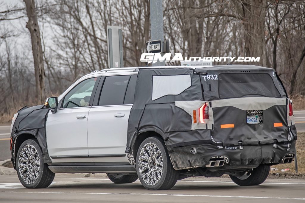 2024 GMC Yukon XL Refresh Prototype Spy Shots 24 Inch Wheels March 2023 Exterior 015 1024x683 1 داخلية وخارجية جي ام سي يوكن 2024 فيس ليفت تظهر أثناء اختبارها