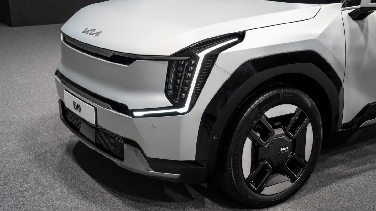 2024 kia ev9 10 1 كيا تكشف مواصفات EV9 الجديدة كلياً، أفخم وأكبر SUV كهربائية للعلامة