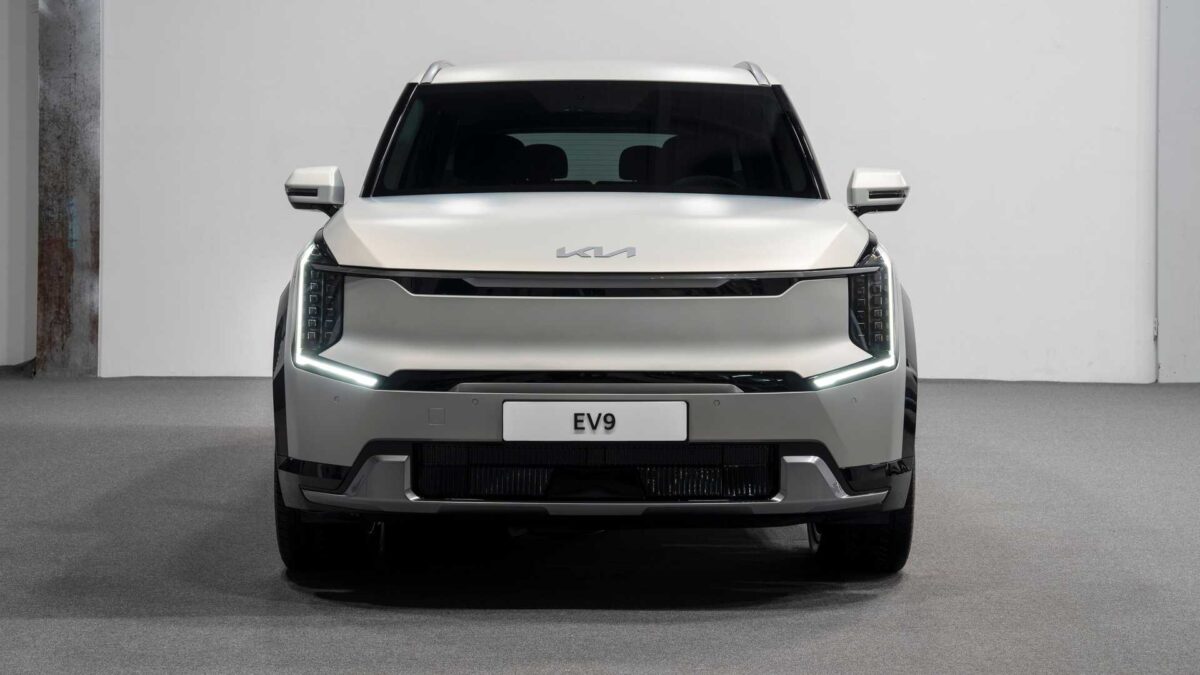 2024 kia ev9 3 1 كيا تكشف مواصفات EV9 الجديدة كلياً، أفخم وأكبر SUV كهربائية للعلامة