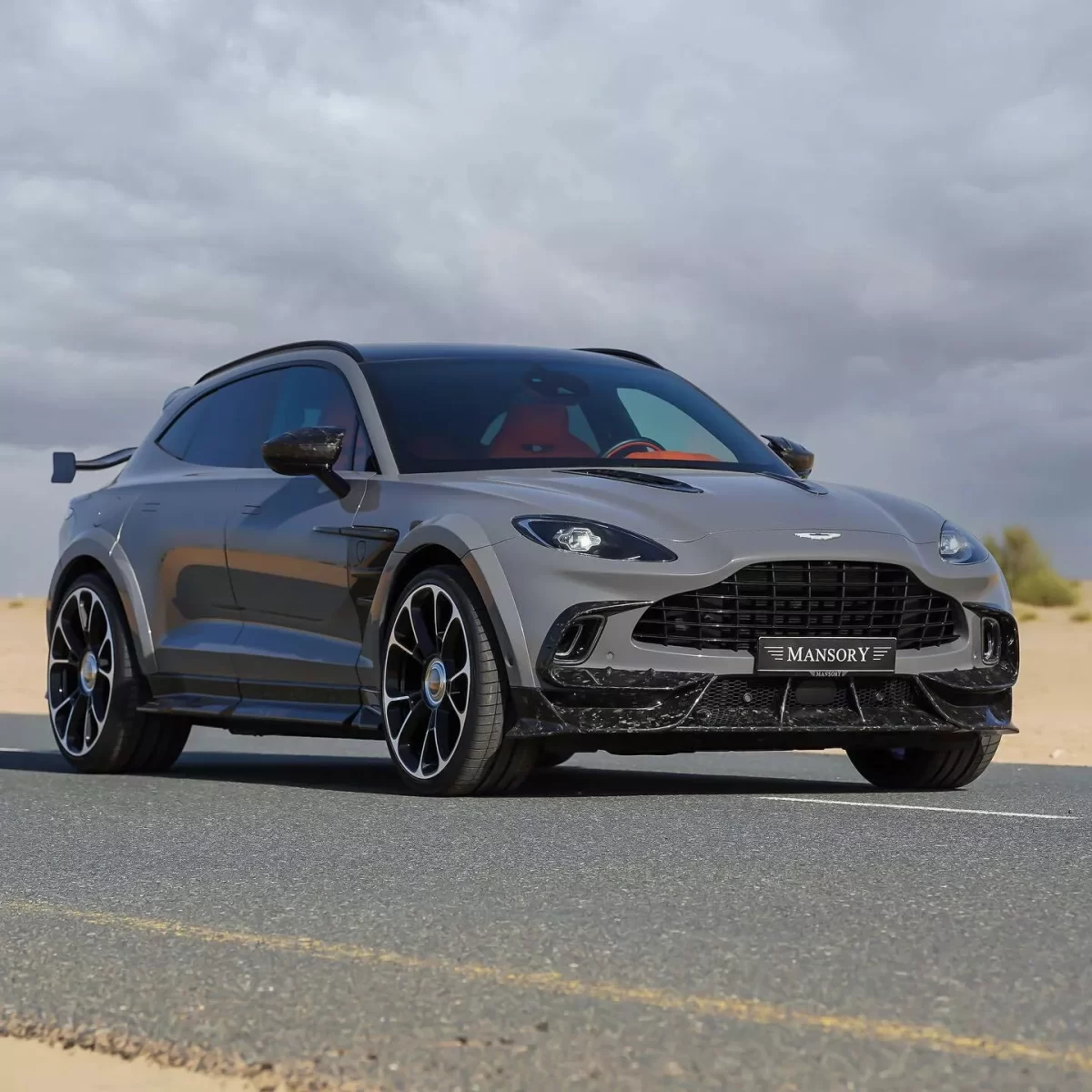 Aston Martin DBX 1 استون مارتن DBX تحصل على أقوى وأجرأ إصدار معدل حتى الآن من مانسوري 