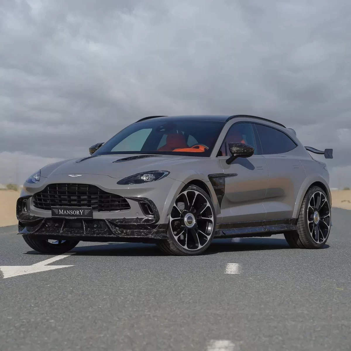 Aston Martin DBX 4 استون مارتن DBX تحصل على أقوى وأجرأ إصدار معدل حتى الآن من مانسوري 