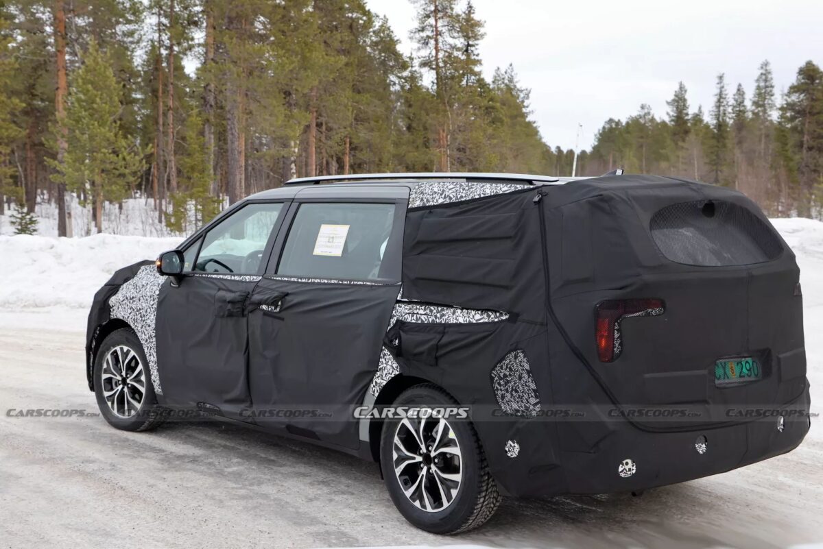 Kia Carnival facelift Scoop 19 أول ظهور لكيا كرنفال 2025 فيس ليفت الجديدة بتحديثات جذرية للتصميم