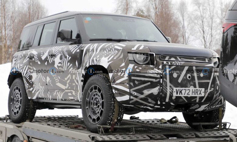 land rover defender svx spy photos لاندروفر تختبر إصدار ديفندر SVX الأكثر قوة في حلبة نوربورغرينغ الألمانية