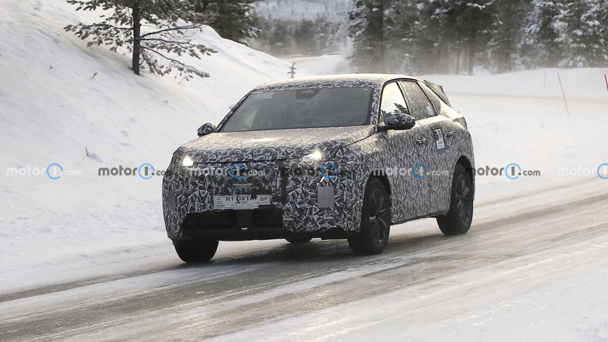 peugeot 3008 new spy photo 1 بيجو 3008 الجيل الجديد كلياً يظهر أثناء الاختبارات الشتوية القاسية في شمال أوروبا