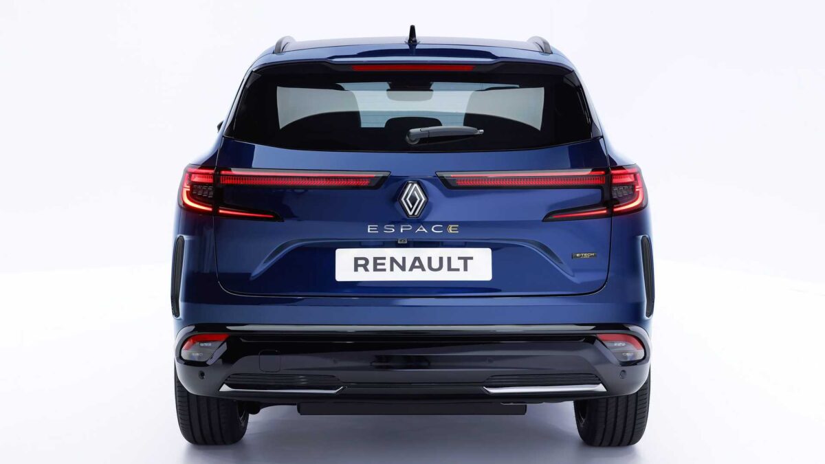 renault espace 2023 6 رينو تدشن الجيل السادس الجديد كلياً لموديل Espace بتصميم الـ SUV الرحب