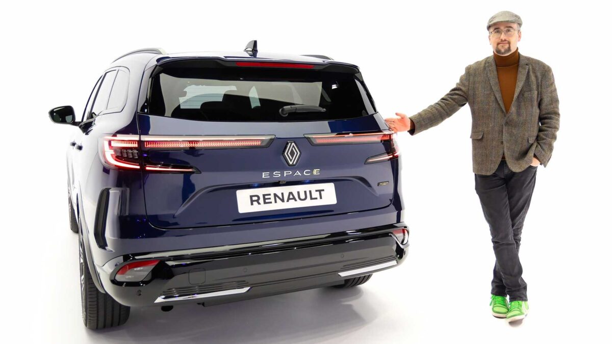 renault espace 2023 8 رينو تدشن الجيل السادس الجديد كلياً لموديل Espace بتصميم الـ SUV الرحب