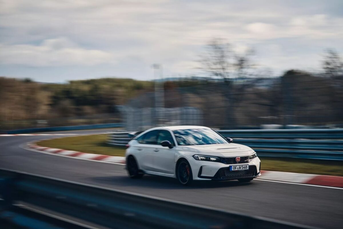 03 2023 Honda Civic Type R at Nurburgring هوندا سيفيك تايب ار تكسر الرقم القياسي لأسرع سيارة دفع أمامي في مضمار نوربورغرينغ الألماني الشهير