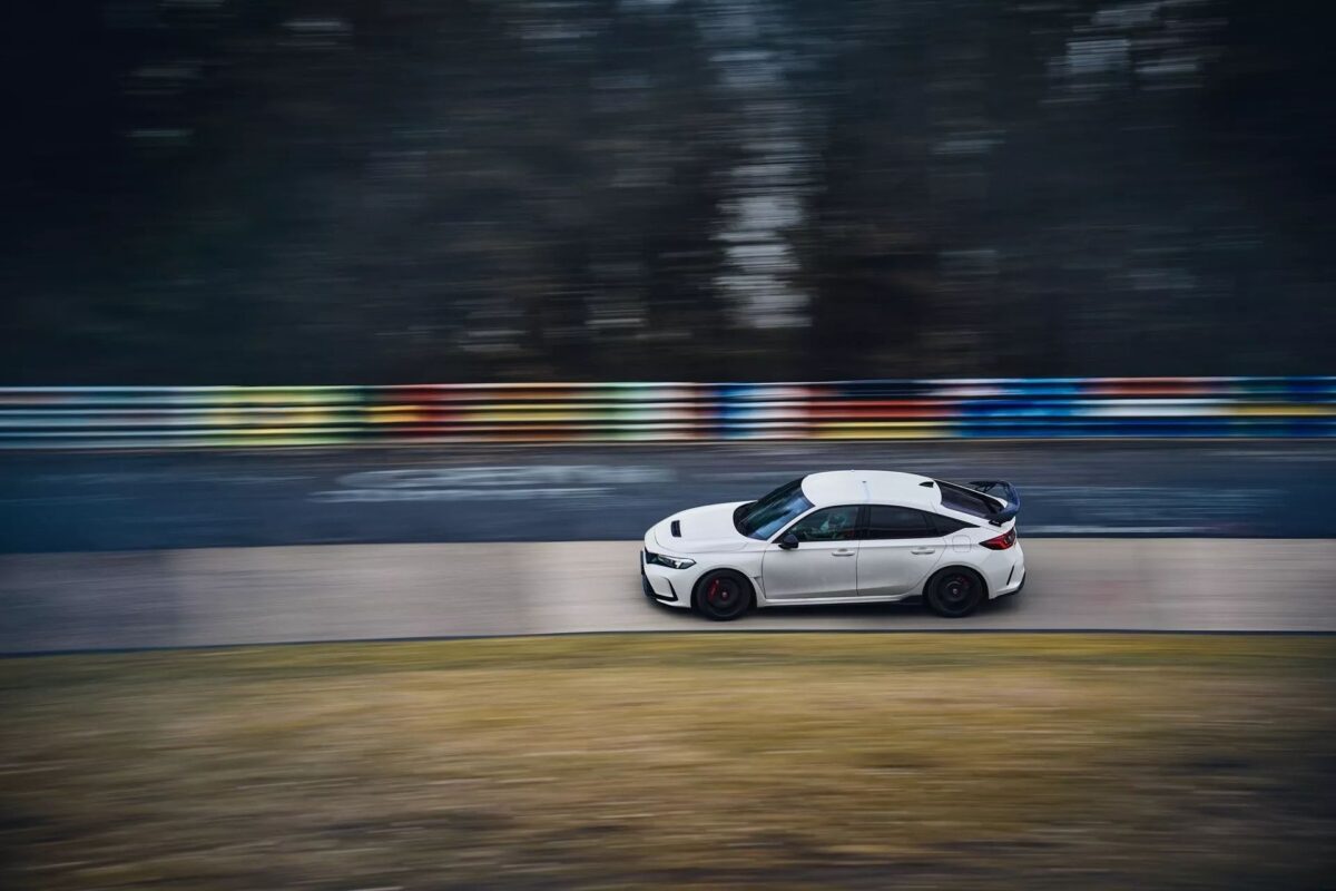 05 2023 Honda Civic Type R at Nurburgring هوندا سيفيك تايب ار تكسر الرقم القياسي لأسرع سيارة دفع أمامي في مضمار نوربورغرينغ الألماني الشهير