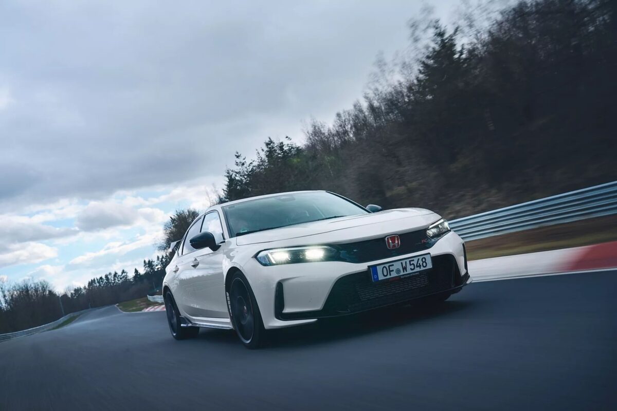 07 2023 Honda Civic Type R at Nurburgring هوندا سيفيك تايب ار تكسر الرقم القياسي لأسرع سيارة دفع أمامي في مضمار نوربورغرينغ الألماني الشهير