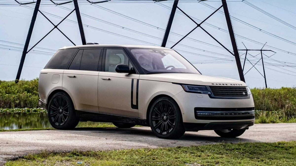 2022 land rover range rover exterior review 2 لاندروفر تشوق لرنج روفر الكهربائية وتعلن عن استثمارات هائلة بقيمة 70 مليار ريال لتحديث مصانعها