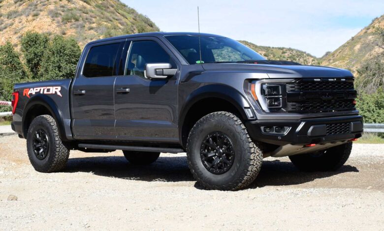 2023 ford f 150 raptor r exterior front quarter فورد تكتسح منافسيها كالعادة في مبيعات الشاحنات بالولايات المتحدة