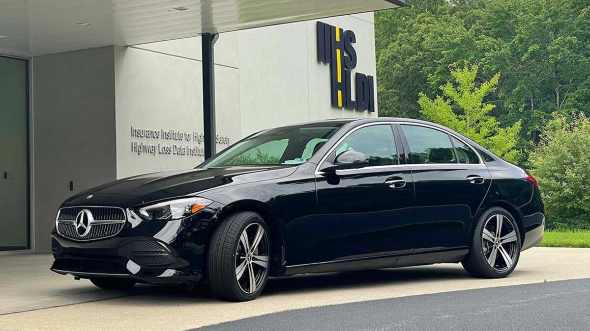 2023 mercedes benz c class at iihs مرسيدس سي كلاس 2023 تحصد أعلى تقييمات السلامة الأمريكية