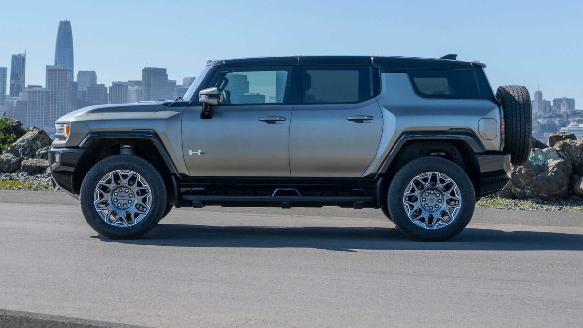 2024 gmc hummer ev suv 2 جي ام سي همر تحصل على فئة 3X الجديدة بقوة 1000 حصان ومدى ممتاز