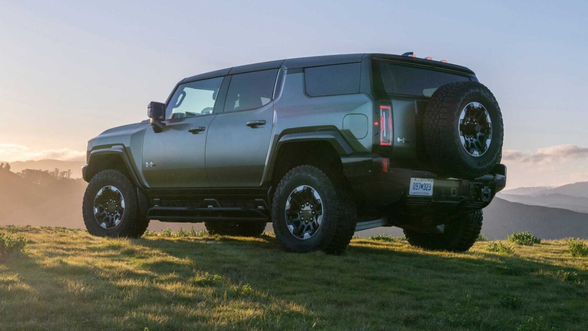 2024 gmc hummer ev suv 3 جي ام سي همر تحصل على فئة 3X الجديدة بقوة 1000 حصان ومدى ممتاز