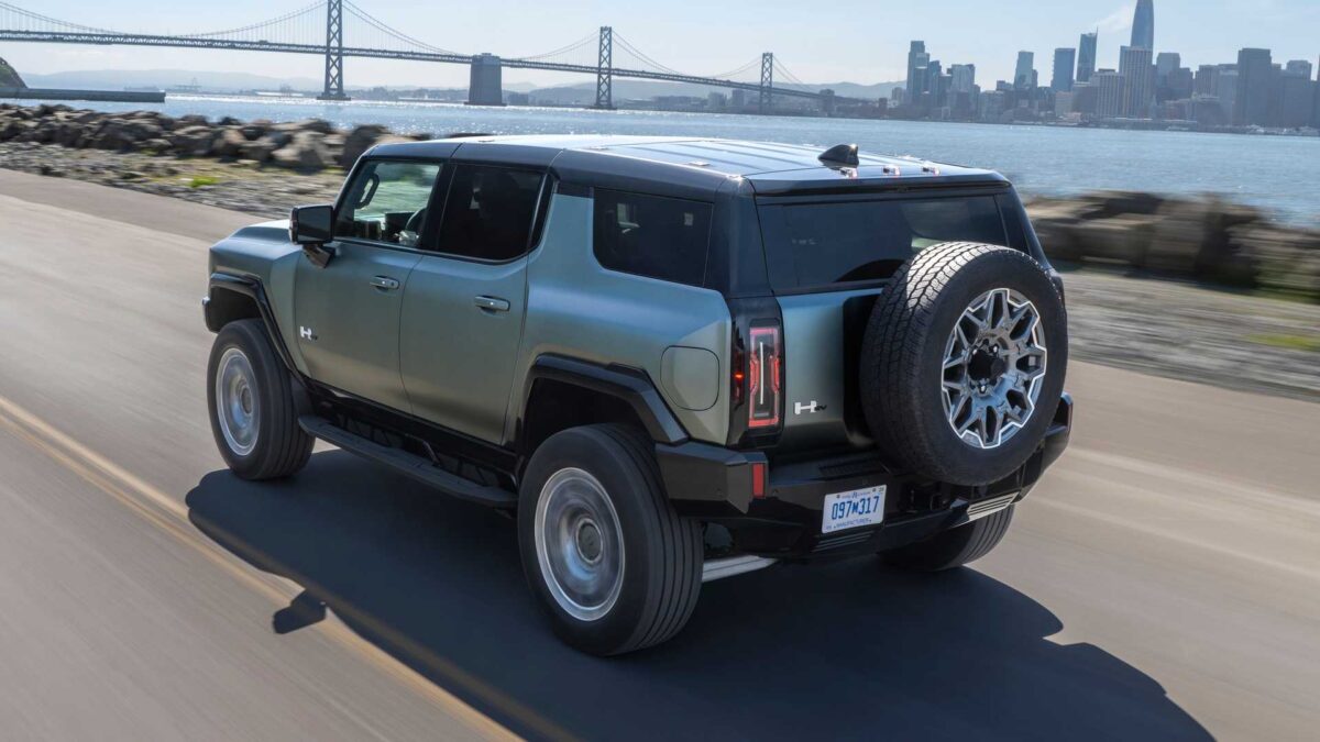 2024 gmc hummer ev suv 4 جي ام سي همر تحصل على فئة 3X الجديدة بقوة 1000 حصان ومدى ممتاز