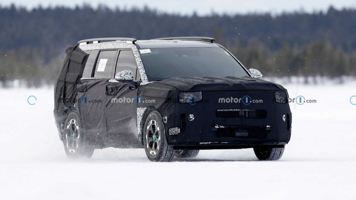 2024 hyundai santa fe new spy photo 3 هيونداي سنتافي 2024 الجيل الجديد كلياً يظهر أثناء اختباره