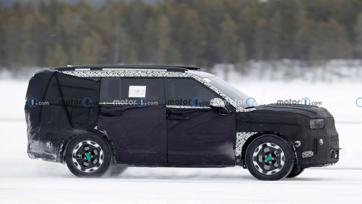 2024 hyundai santa fe new spy photo 7 هيونداي سنتافي 2024 الجيل الجديد كلياً يظهر أثناء اختباره