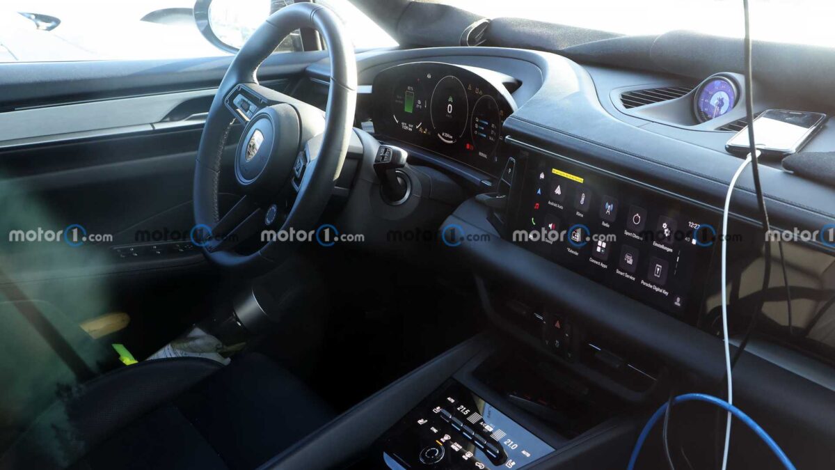 2024 porsche macan ev spy photo 5 داخلية بورشه ماكان الجيل الجديد تظهر بدون تمويهات