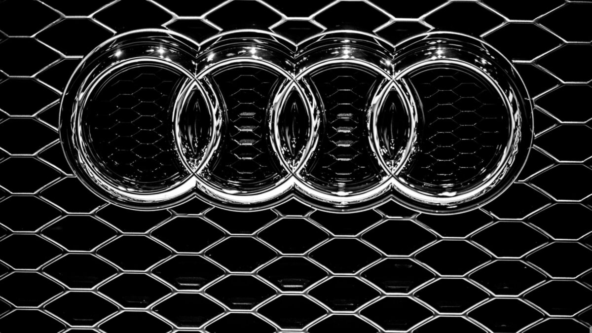 Audi Logo Wallpaper HD background عروض السيارات من أودي: كيف تمتلك سيارتك المفضلة بتسهيلات مالية؟