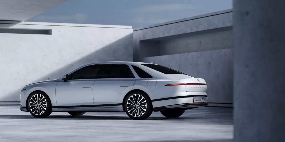 Hyundai Grandeur 00002 هيونداي تسلط الضوء على أهم مزايا ومواصفات ازيرا 2023 الفاخرة الجديدة