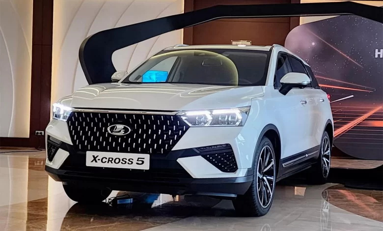 Lada X Cross 5 2 علامة لادا الروسية تطرح SUV جديدة مبنية على موديل بيستون T77 الصيني