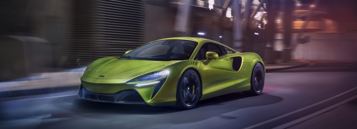 McLarenArtura ماكلارين دبي تسلم أولى الدفعات من سيارة Artura الجديدة في الشرق الأوسط