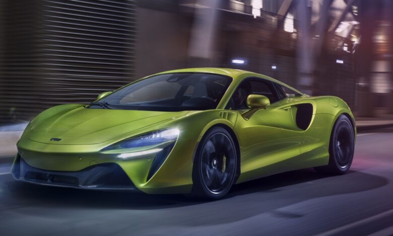 McLarenArtura ماكلارين دبي تسلم أولى الدفعات من سيارة Artura الجديدة في الشرق الأوسط