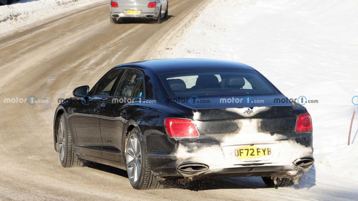 bentley flying spur v8 phev spy photo 10 بنتلي تختبر نسخة جديدة لفلاينج سبير بمحرك بورشه، قد تكون الأقوى في تاريخ الموديل