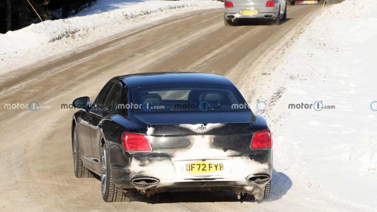 bentley flying spur v8 phev spy photo 11 بنتلي تختبر نسخة جديدة لفلاينج سبير بمحرك بورشه، قد تكون الأقوى في تاريخ الموديل