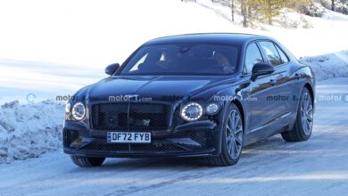 bentley flying spur v8 phev spy photo بنتلي تختبر نسخة جديدة لفلاينج سبير بمحرك بورشه، قد تكون الأقوى في تاريخ الموديل