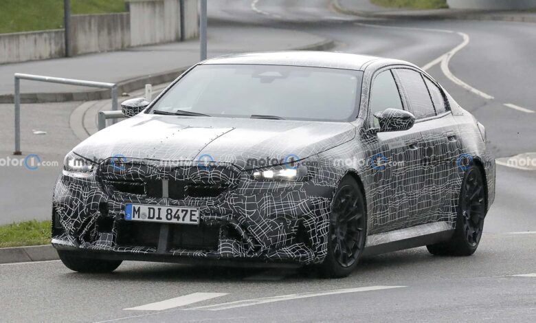 bmw m5 spy photos 2 بي ام دبليو تستعرض أداء M5 الجيل الجديد كلياً في مضمار نوربورغرينغ الألماني