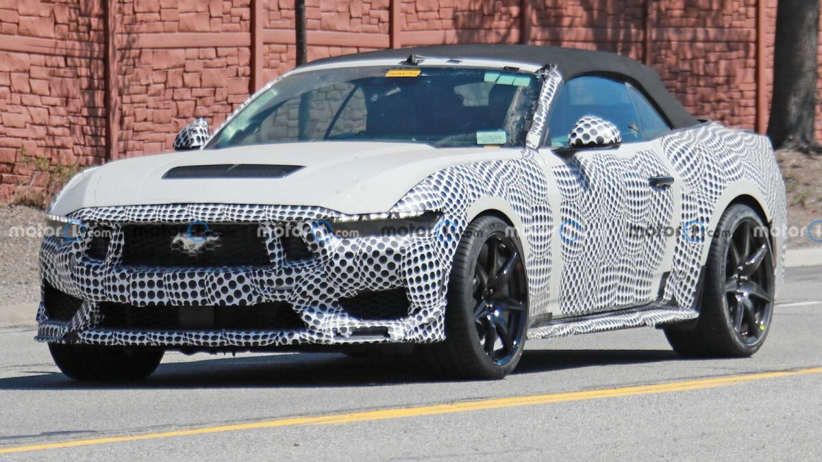 ford mustang shelby gt500 mule spy photos 1 أول ظهور لفورد موستنج شيلبي الجيل الجديد كلياً أثناء اختباره