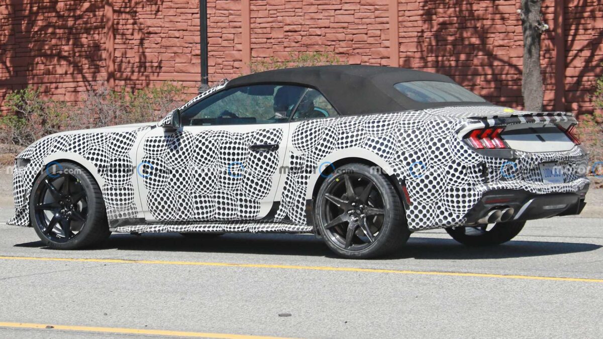 ford mustang shelby gt500 mule spy photos 8 أول ظهور لفورد موستنج شيلبي الجيل الجديد كلياً أثناء اختباره