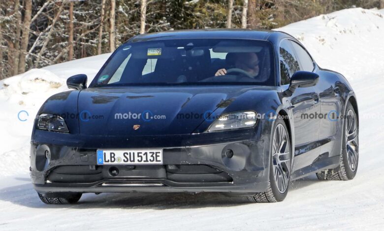 porsche taycan spy photos بورشه تايكان فيس ليفت القادمة تظهر أثناء اختبارها بمجموعة تحديثات جمالية جديدة