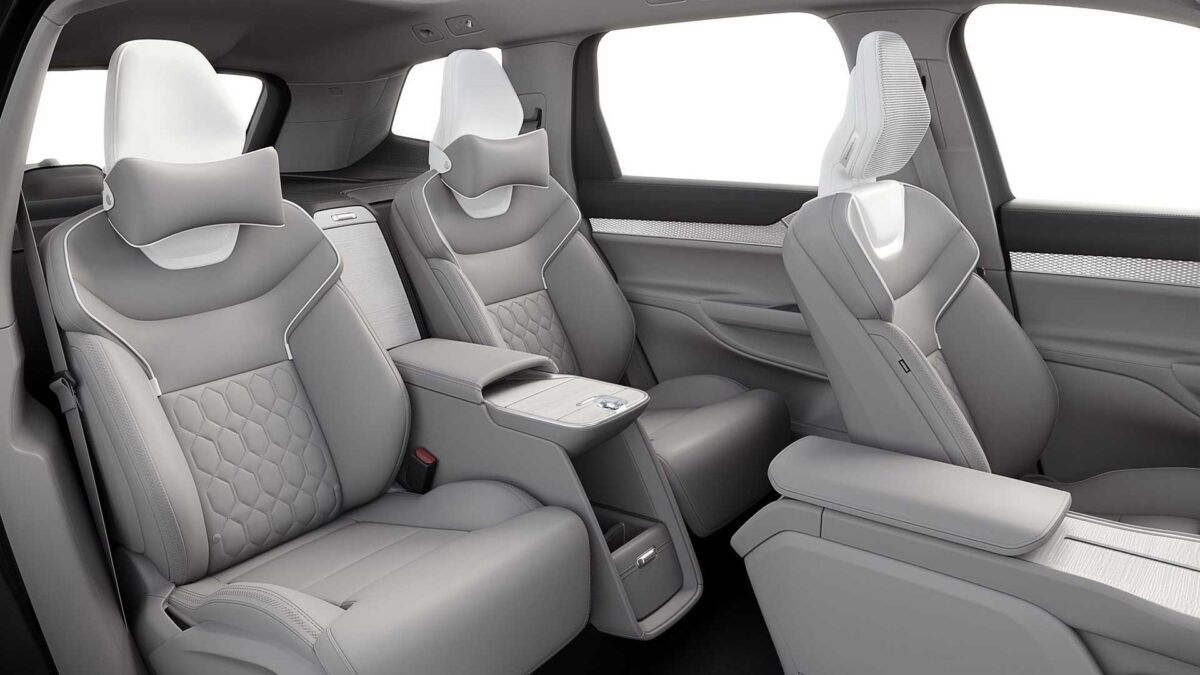 volvo ex90 excellence das interieur فولفو تكشف عن أفخم SUV كهربائية للعلامة باسم EX90 Excellence بقوة 500 حصان 