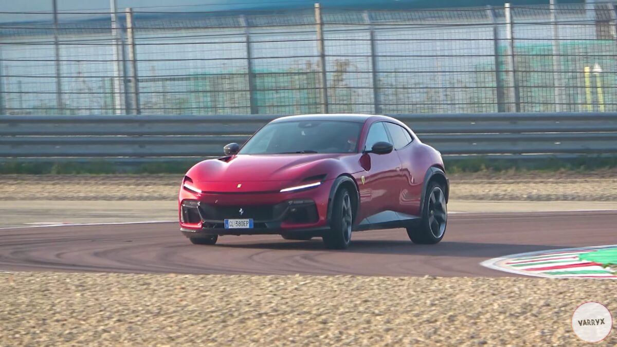 watch in awe how flat the ferrari purosangue suv munches on corners at fiorano 4 فيراري تستعرض أداء بوروسانجوي SUV الجديدة كلياً في مضمار إيطالي "فيديو"