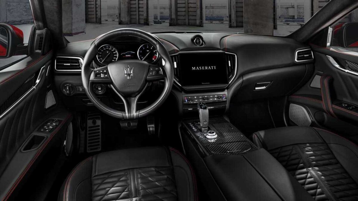 2021 maserati ghibli trofeo interior cabin مازيراتي تعلن عن إيقاف محركات 8 سلندر بشكل نهائي في موديلاتها خلال 2023